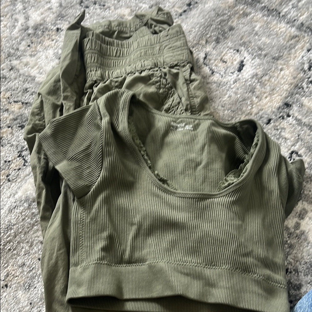 American Eagle Outfitters Green Short Sleeve Tee